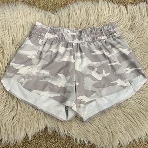 ATHLETA- Hustle 3” Shorts